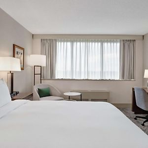 King Room Accessible Tub Mobility Access